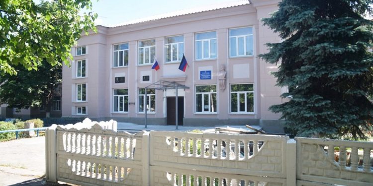 На-базе-одной-из-школ-Шахтерска-появился-детский-городок