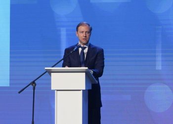 Глава Минпромторга посетил Ясиноватский машиностроительный завод в ДНР