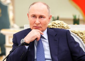 Путин поручил разработать меры по переходу к персонализированной медицине