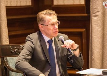 Отечественные разработчики лекарств обсудили вызовы и достижения на встрече с министром
