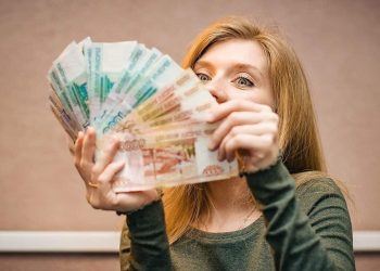 Россиянам для жизни в среднем достаточно дохода чуть выше 70 000 рублей