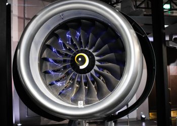 В августе в России запустят производство деталей для самолетов Airbus и Boeing
