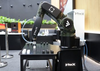 Госкорпорация Ростех впервые представила промышленного робота