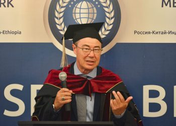 Марату Кабаеву присвоена степень Почетного доктора Евразийского международного университета