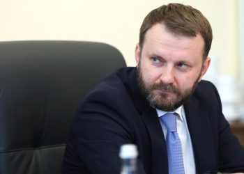 Максим Орешкин: Технологии ИИ помогут преодолеть демографические проблемы