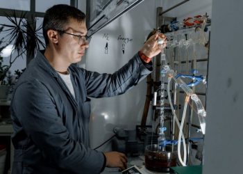 Иркутский институт получит 300 млн рублей на закупку оборудования для совершенствования технологий производства химпродуктов