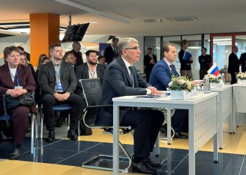 Дмитрий Миляев вручил премию имени Николая Макаровца на форуме в МАИ