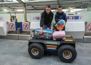 Роботы на службе пассажиров: Пулково внедряет беспилотные технологии для доставки багажа