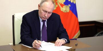 Путин: Россия должна разрабатывать собственные решения для достижения технологического лидерства