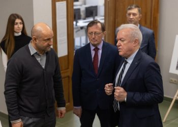 Полпред Артем Жога ознакомился с научными разработками УрФУ