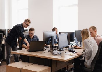 Зарплаты IT-специалистов в России выросли на 16%