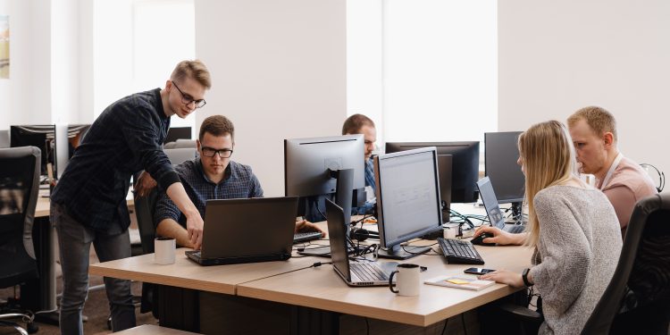 Зарплаты IT-специалистов в России выросли на 16%