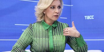 Захарова: иностранные компании должны уважать историю России