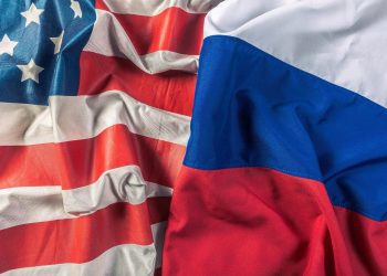 Эксперт: россиянам нужно быть реалистами и не надеяться на отмену санкций