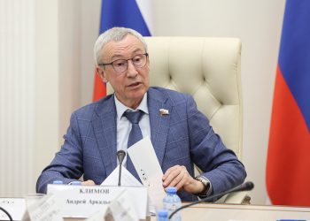 Сенатор Климов: рассчитывать на автоматическую отмену антироссийских санкций не стоит
