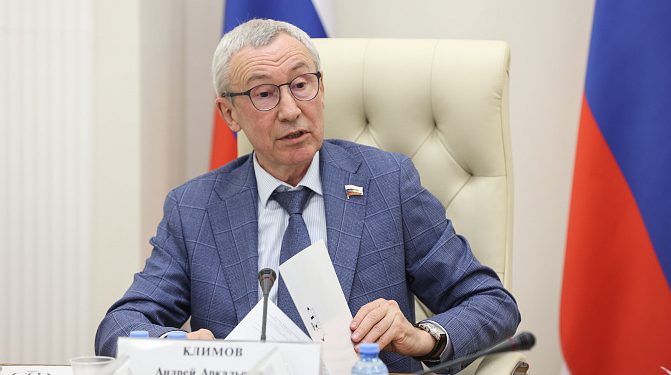 Сенатор Климов: рассчитывать на автоматическую отмену антироссийских санкций не стоит
