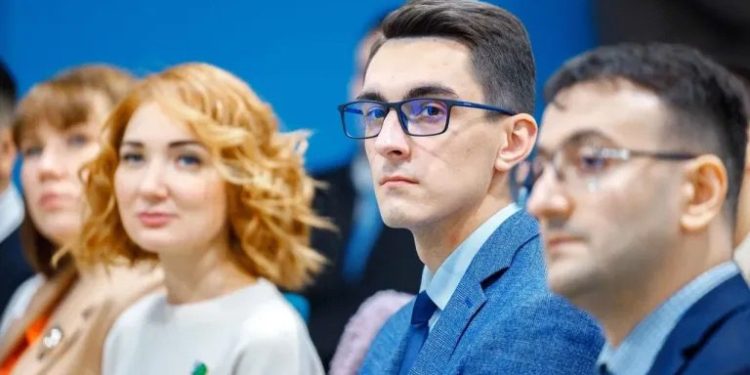 Молодежная активность в Югре: интервью с Дмитрием Ениным о социальной роли и поддержке молодежи