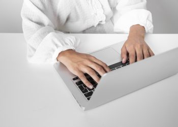Россияне ожидают, что ИИ изменит интернет к 2040 году