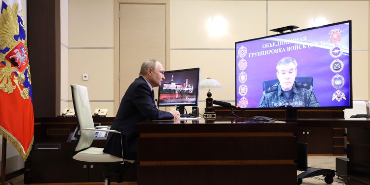 Владимир Путин получил доклад о полном освобождении Курской области от украинских подразделений
