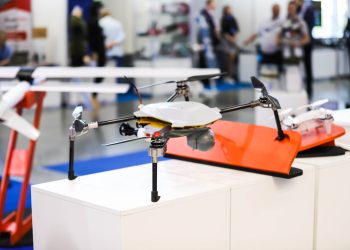 Ученые создали систему автономной навигации для роя беспилотников без спутниковой связи