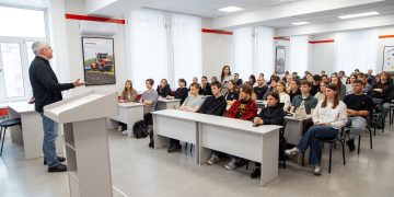 Рашид Исмаилов призвал молодежь участвовать в экологических инициативах и менять будущее