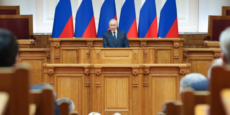 Владимир Путин обозначил роль парламентариев в укреплении суверенитета и поддержке обороны страны