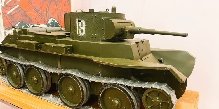 К 80-летию Победы в Воронцовском парке представят редкие артефакты и фото