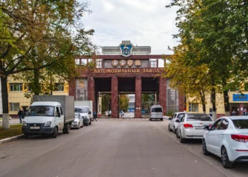 ГАЗ адаптирует режим работы к падению спроса на коммерческий транспорт