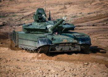 Российские танки Т-80БВМ превзошли заявленные характеристики скорости