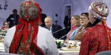 Путин призвал учитывать интересы коренных народов при крупных инвестпроектах