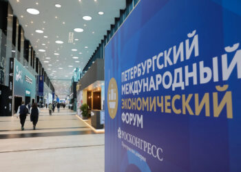 Форум в Петербурге открылся сделками на десятки миллиардов рублей