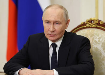 Путин поблагодарил врачей за служение людям