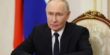 Путин поблагодарил врачей за служение людям