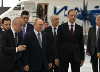 Будущее российской авиации показали президенту