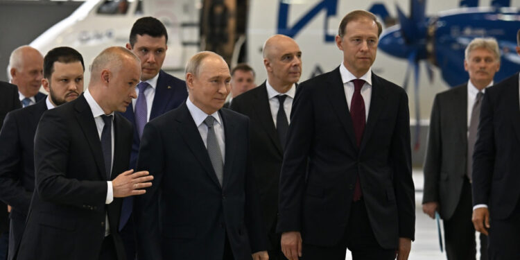 Будущее российской авиации показали президенту