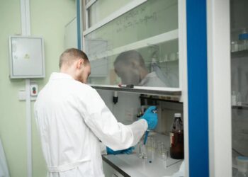 Нейросеть отбирает перспективные соединения для лекарств