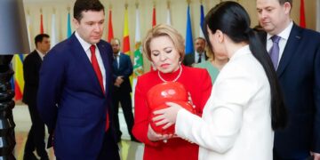 Матвиенко и Алиханов вручили награды мастерам НХП в 10 номинациях
