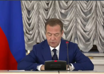 Зампред Совбеза Медведев опроверг слухи о мобилизации