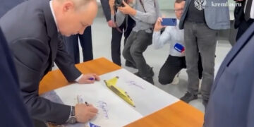 Путин осмотрел 18 серийных МС-21 на Иркутском авиазаводе