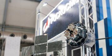 Спутники на эллиптической орбите обеспечат связью Арктику