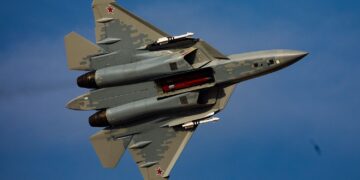 Су-57 получил ракету с режимом «выстрелил и забыл»