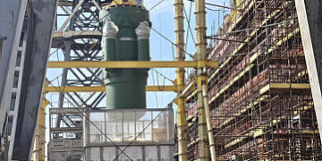 Реакторы «Искра» и «Гром» заняли штатные места на атомоходе