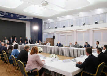 Путин призвал сохранять самобытность городов при модернизации