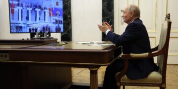 Путин высоко оценил обновление аэропортов и подписание контракта на МС-21