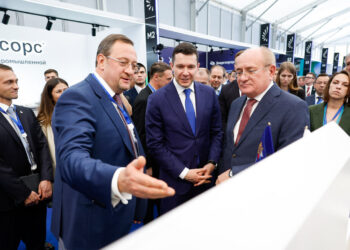 Алиханов предложил национальный режим в закупках образовательных роботов