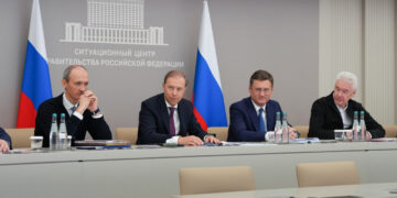 Мантуров поручил завершить цифровой мониторинг топливного баланса