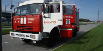 Новый КАМАЗ тушит пожары дистанционно с планшета