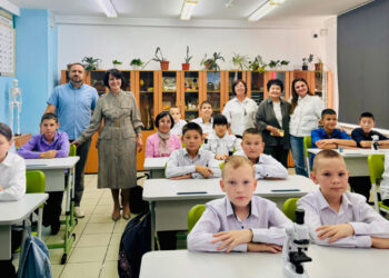 В школе Горно-Алтайска появилась новая биологическая лаборатория