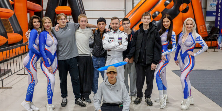 Подмосковные школьники и студенты увидели более 60 автомобильных профессий