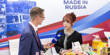 Стримы китайских блогеров на ВЭФ принесли миллиардные продажи